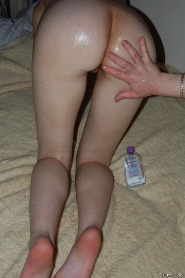 limousine MILF likt een geil lesbisch tiener kutje limousine MILF likt een geil lesbisch tiener kutje