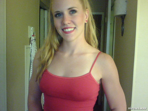 blonde-sle27