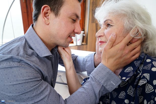 seks met oma